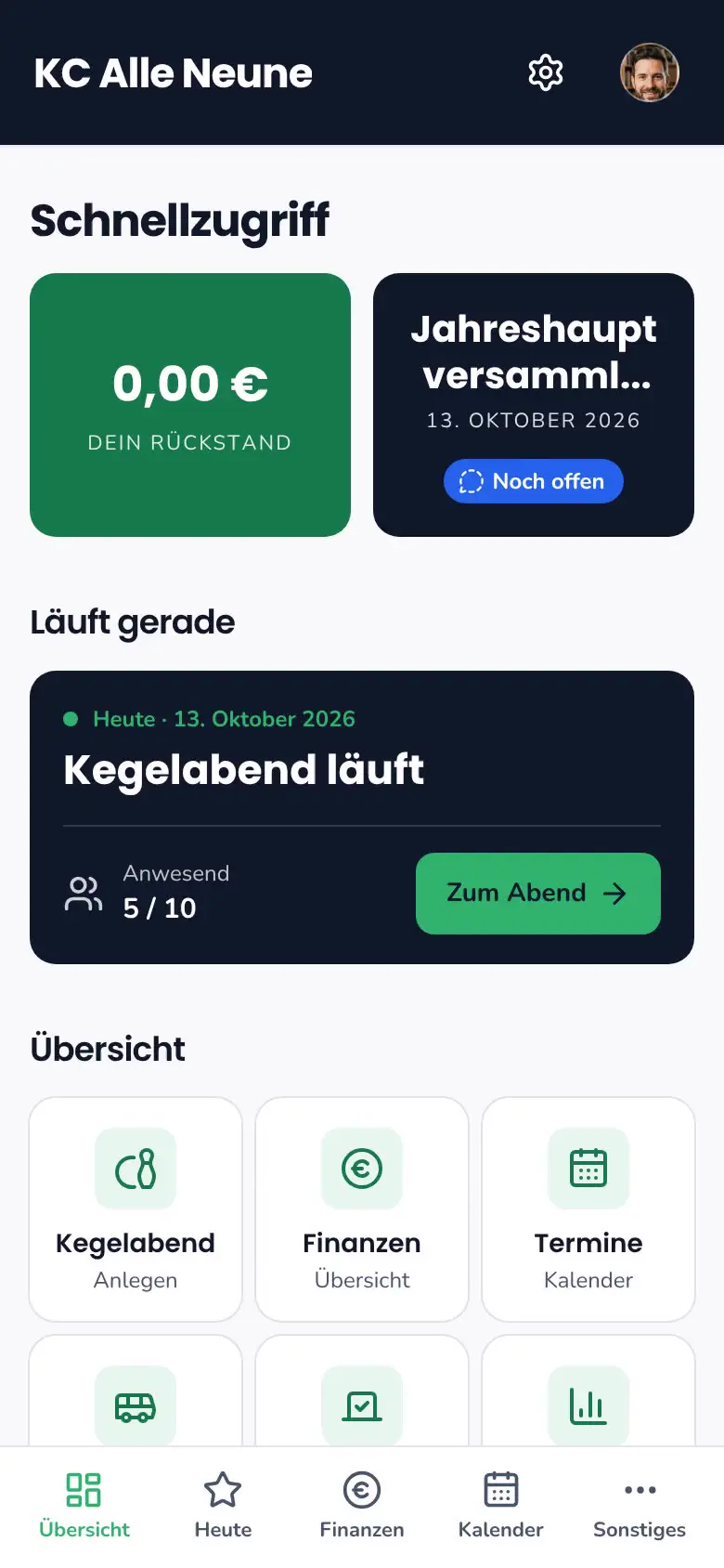 Die Startseite von Mein Kegelbuch: Schnellzugriff mit dem eigenen Rückstand und dem nächsten Termin, darunter der laufende Kegelabend mit fünf von zehn Anwesenden
